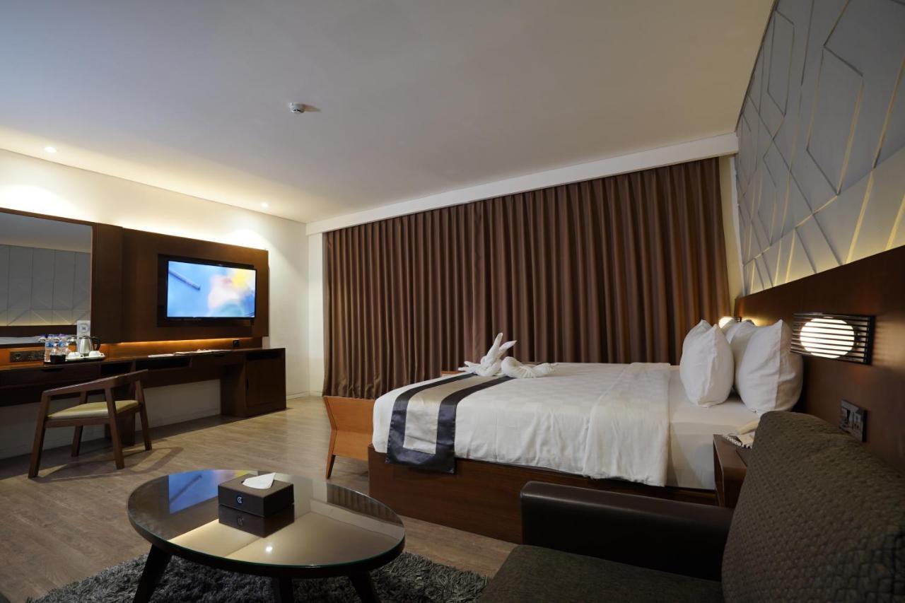 Hotel Golden Tulip Pontianak Esterno foto