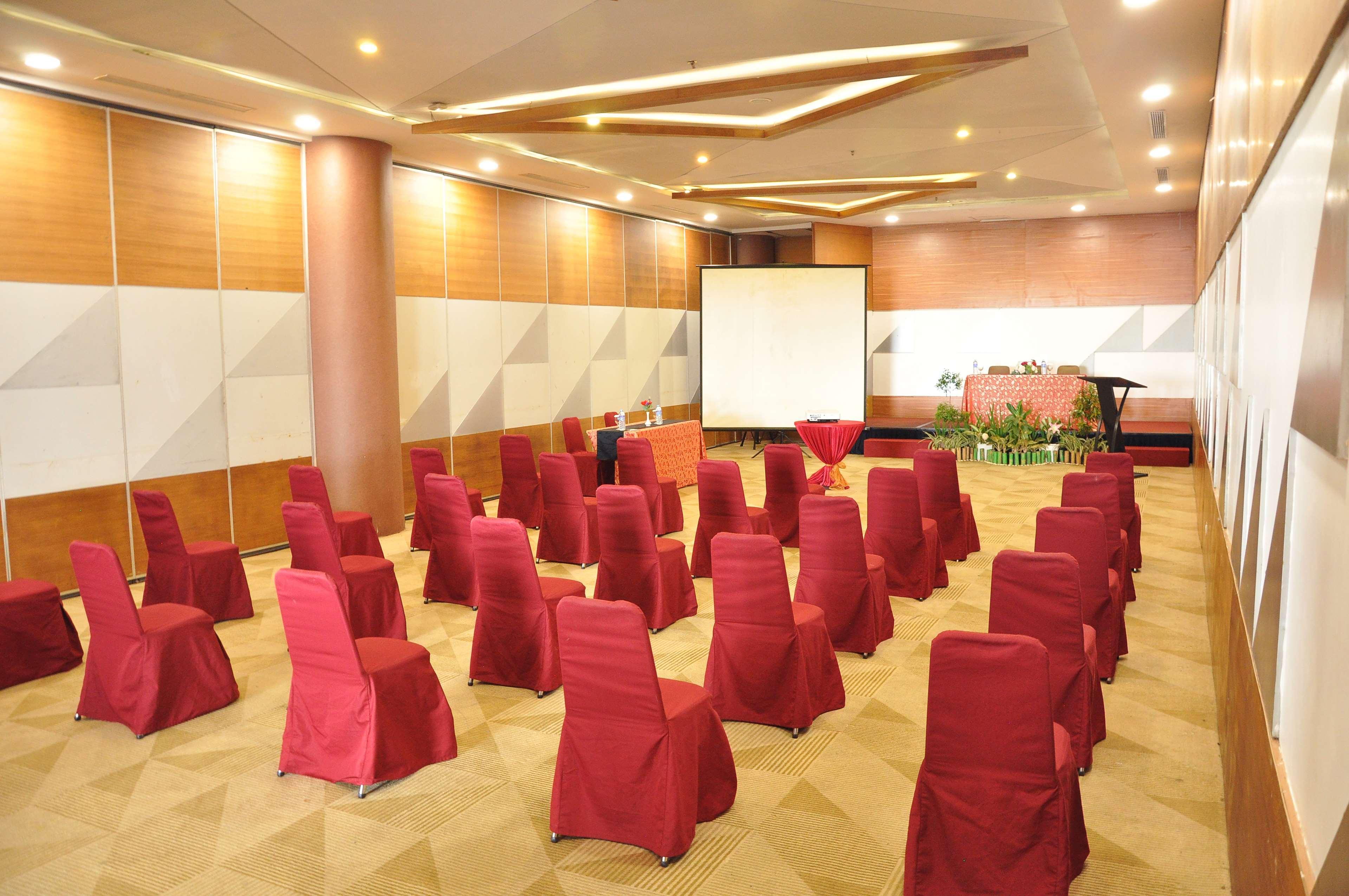 Hotel Golden Tulip Pontianak Esterno foto