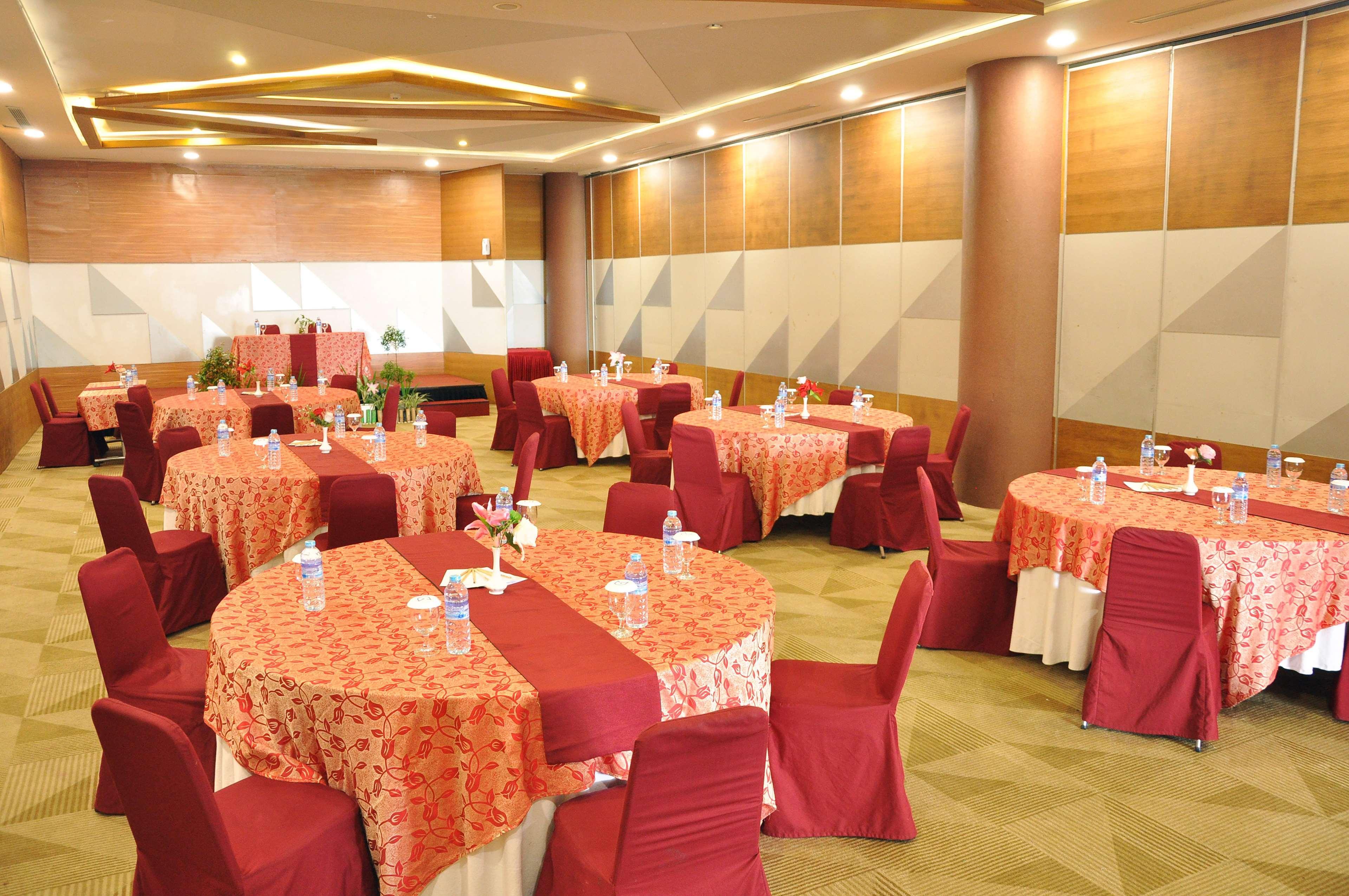 Hotel Golden Tulip Pontianak Esterno foto