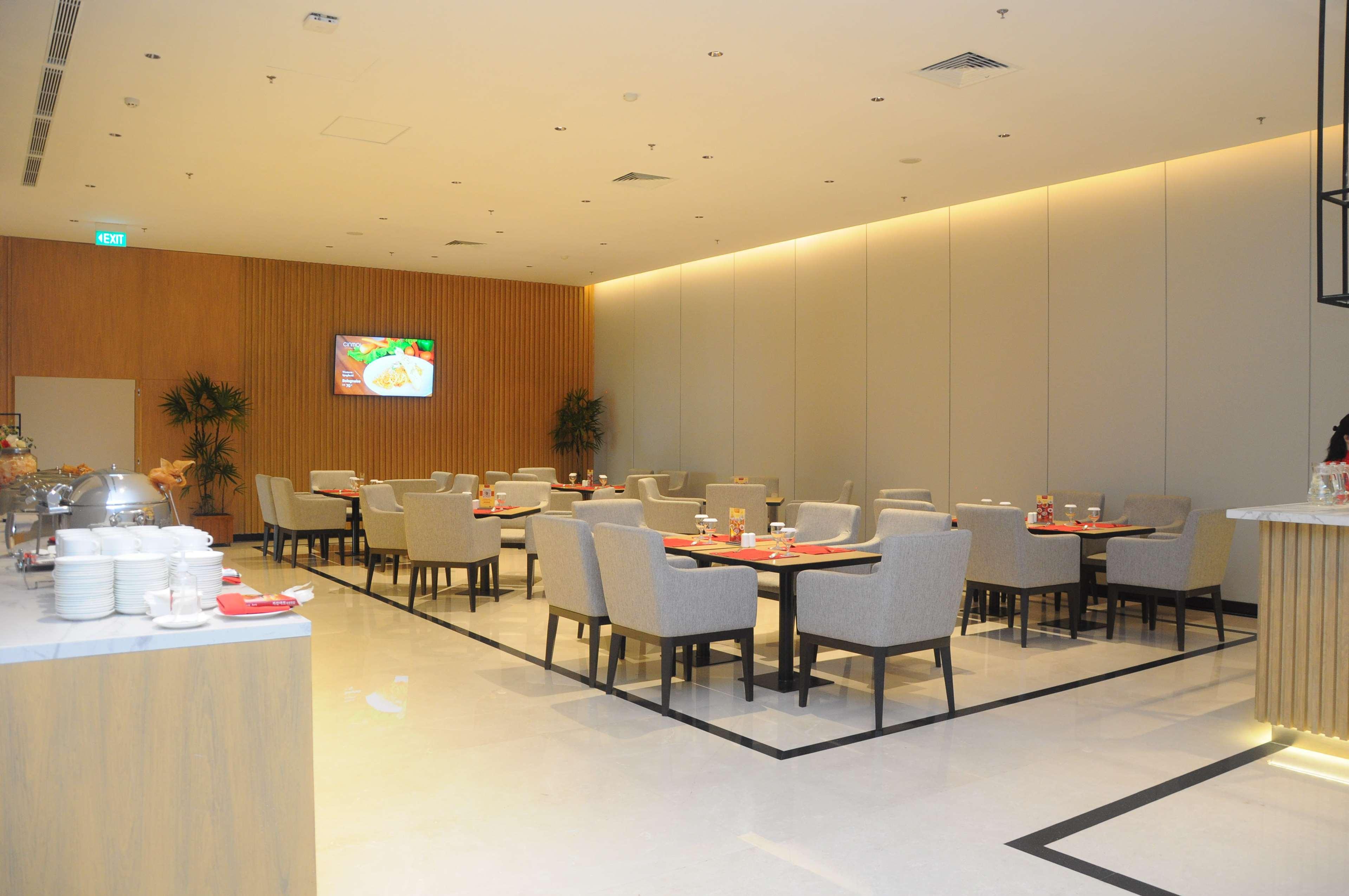 Hotel Golden Tulip Pontianak Esterno foto