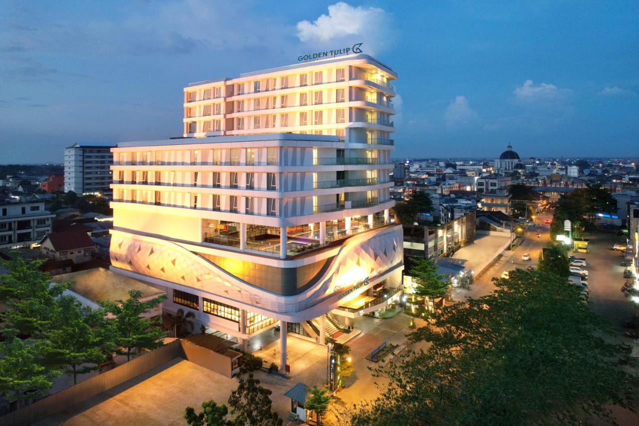 Hotel Golden Tulip Pontianak Esterno foto