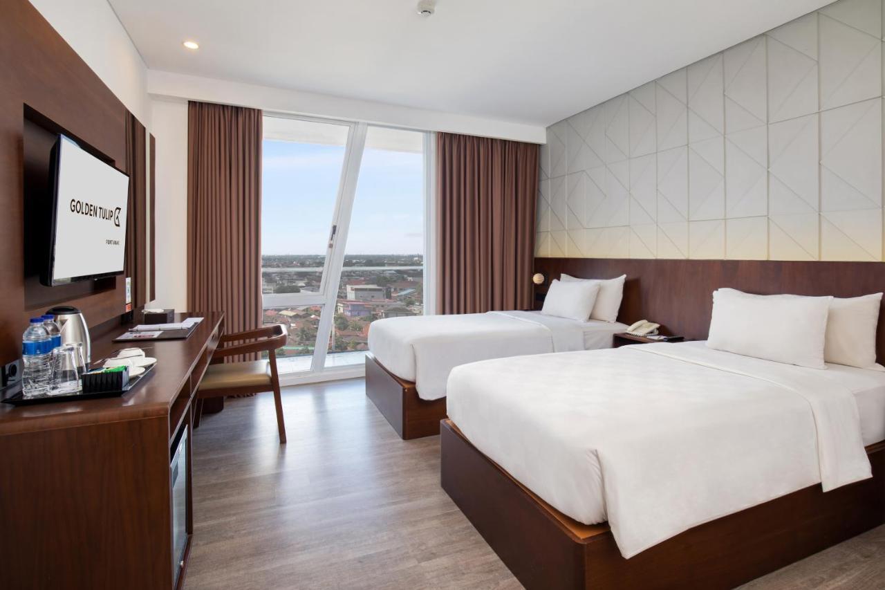 Hotel Golden Tulip Pontianak Esterno foto