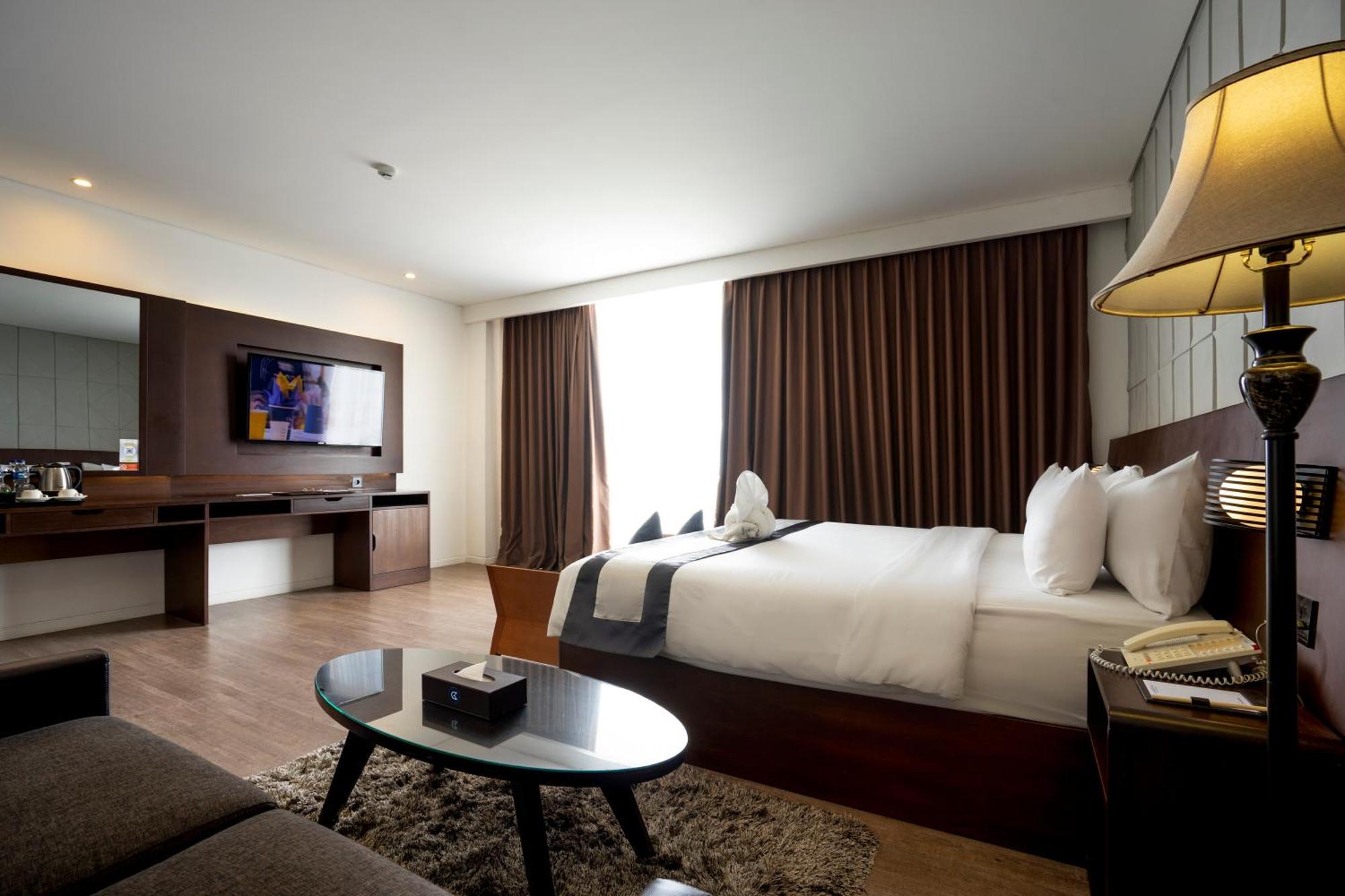 Hotel Golden Tulip Pontianak Esterno foto