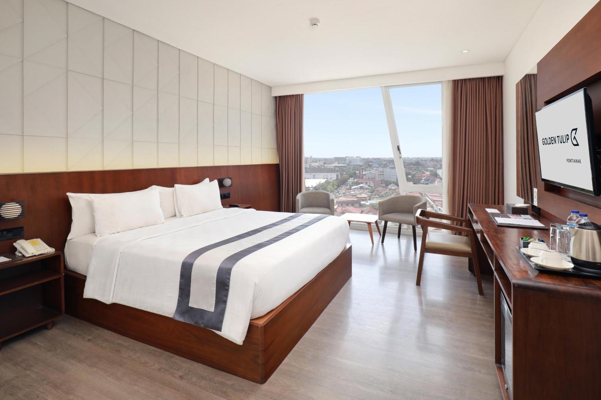 Hotel Golden Tulip Pontianak Esterno foto