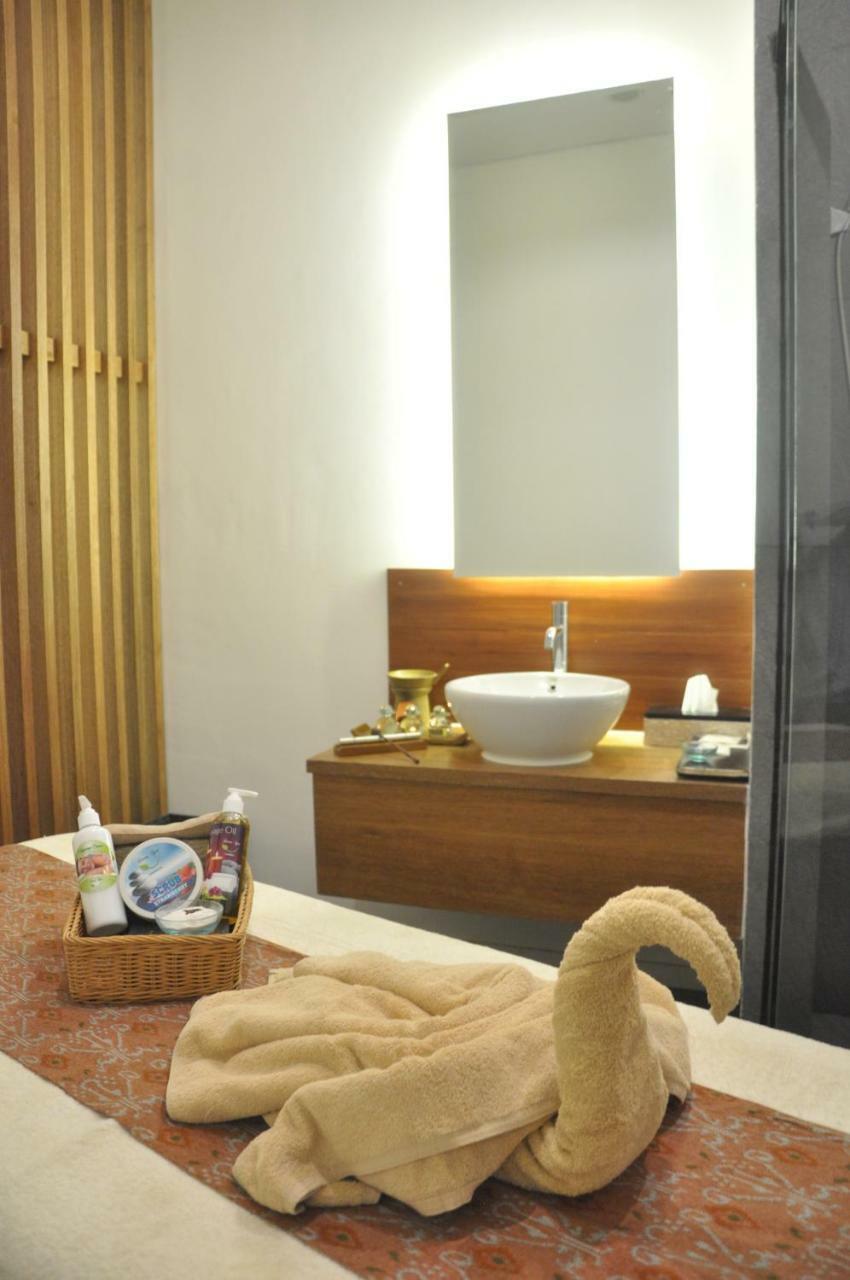 Hotel Golden Tulip Pontianak Esterno foto